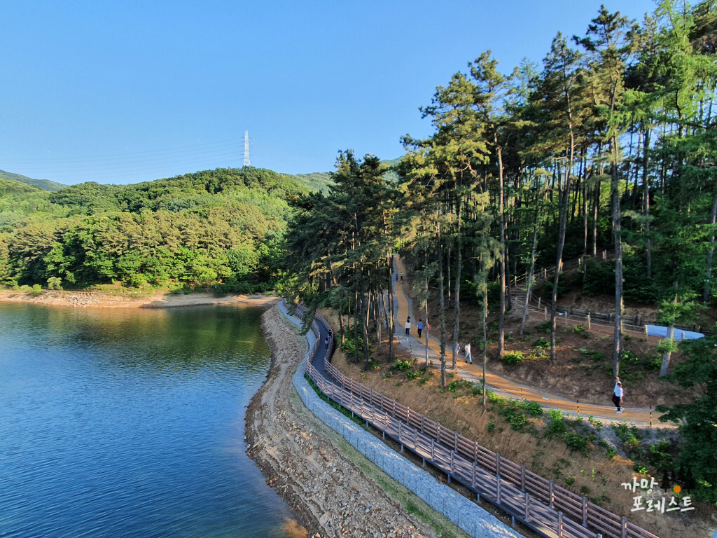 마장호수 출렁다리 산책로