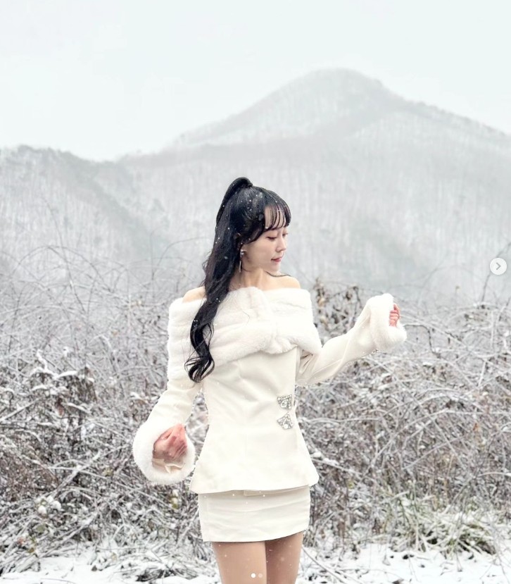 눈밭에서 사진찍는 김의영