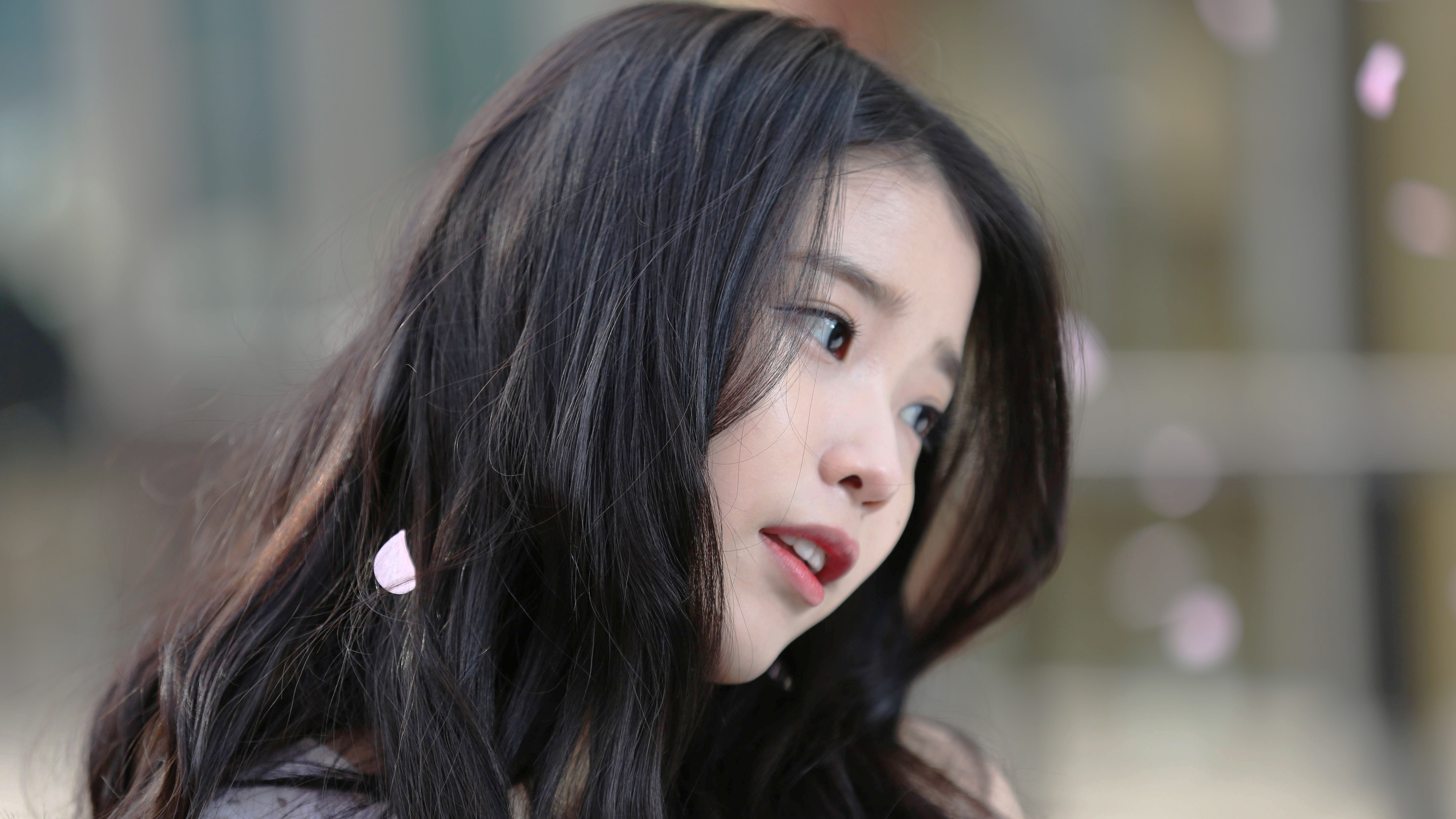 아이유 컴퓨터 배경화면 고화질 입니다.