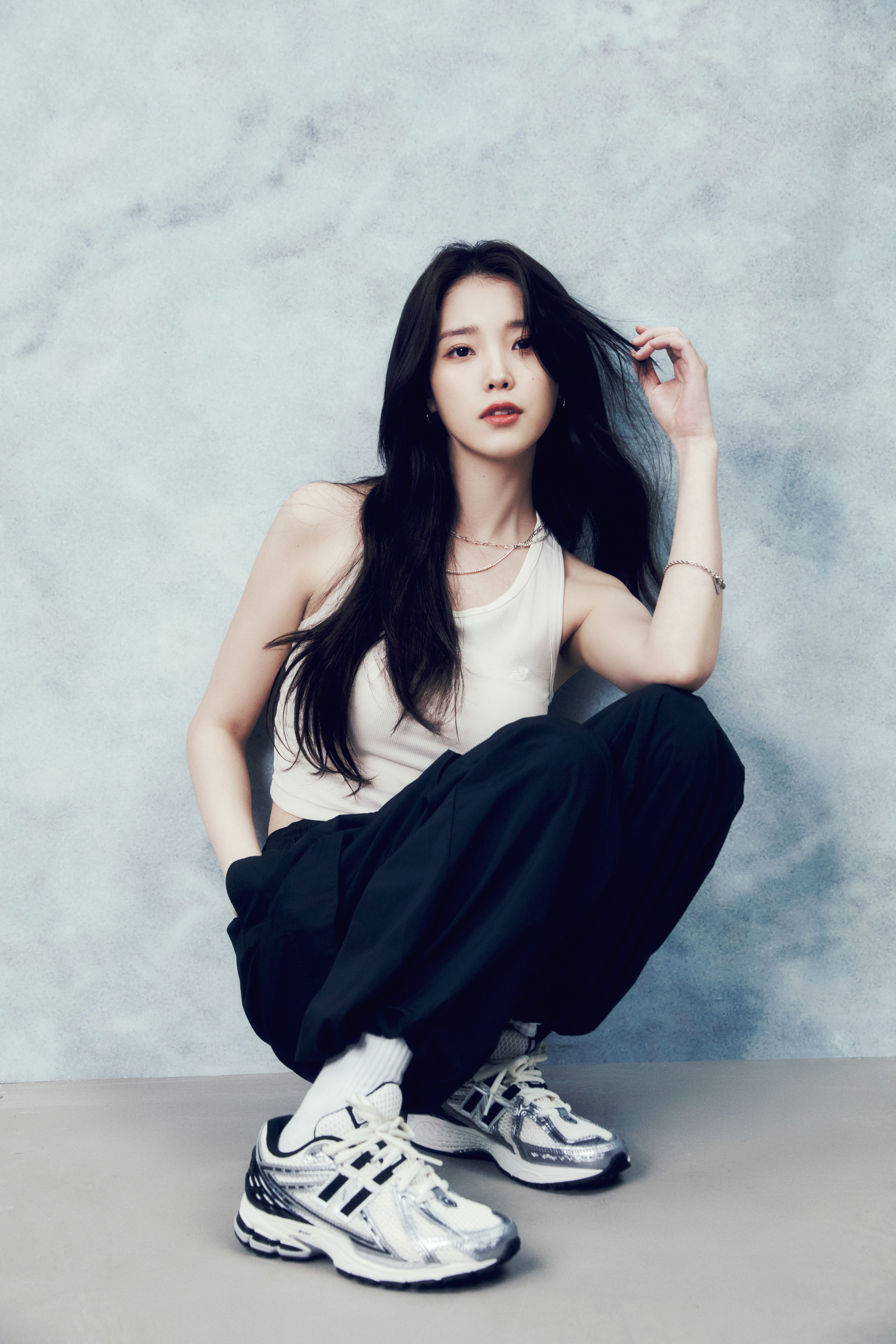 아이유 뉴발란스 1906R 화보 2