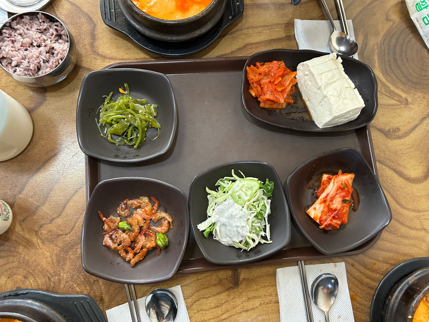 삼대째손두부의 상차림 반찬을 보여주는 이미지