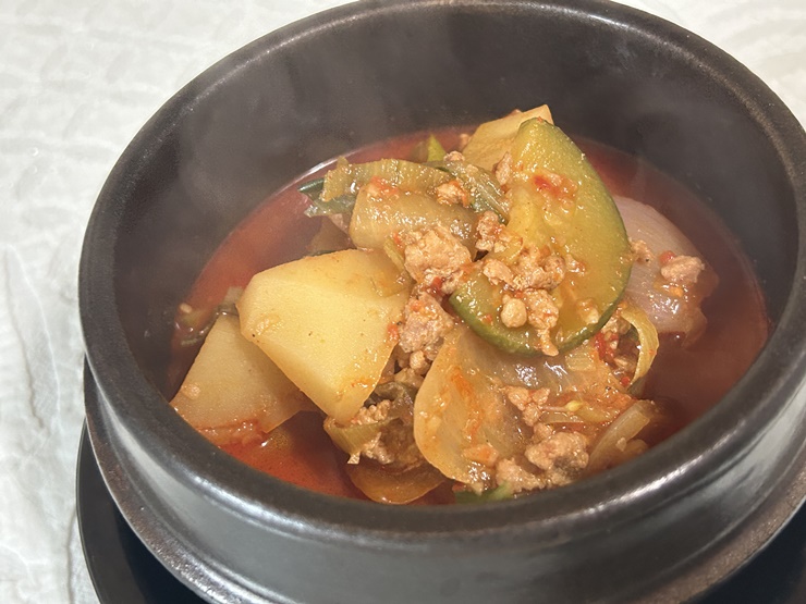 돼지고기-고추장-감자찌개