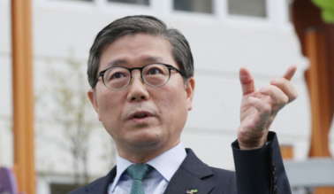  변창흠이 누구인가? 논란거리 블랙리스트, LH 직원의 폭로, 구의역 사망사고, 임대주택 못 사는 사람 막말들, 그는 국토교통부 장관의 자격이 있을까?