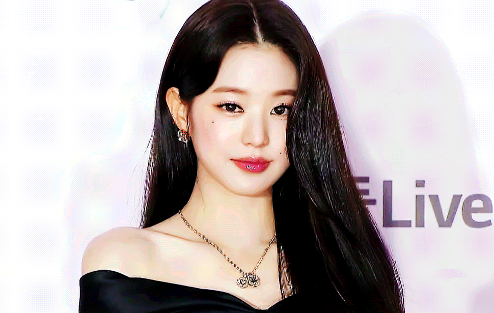  걸그룹 아이브로 데뷔한 장원영 미모 쇼케이스 블랙드레스 움짤