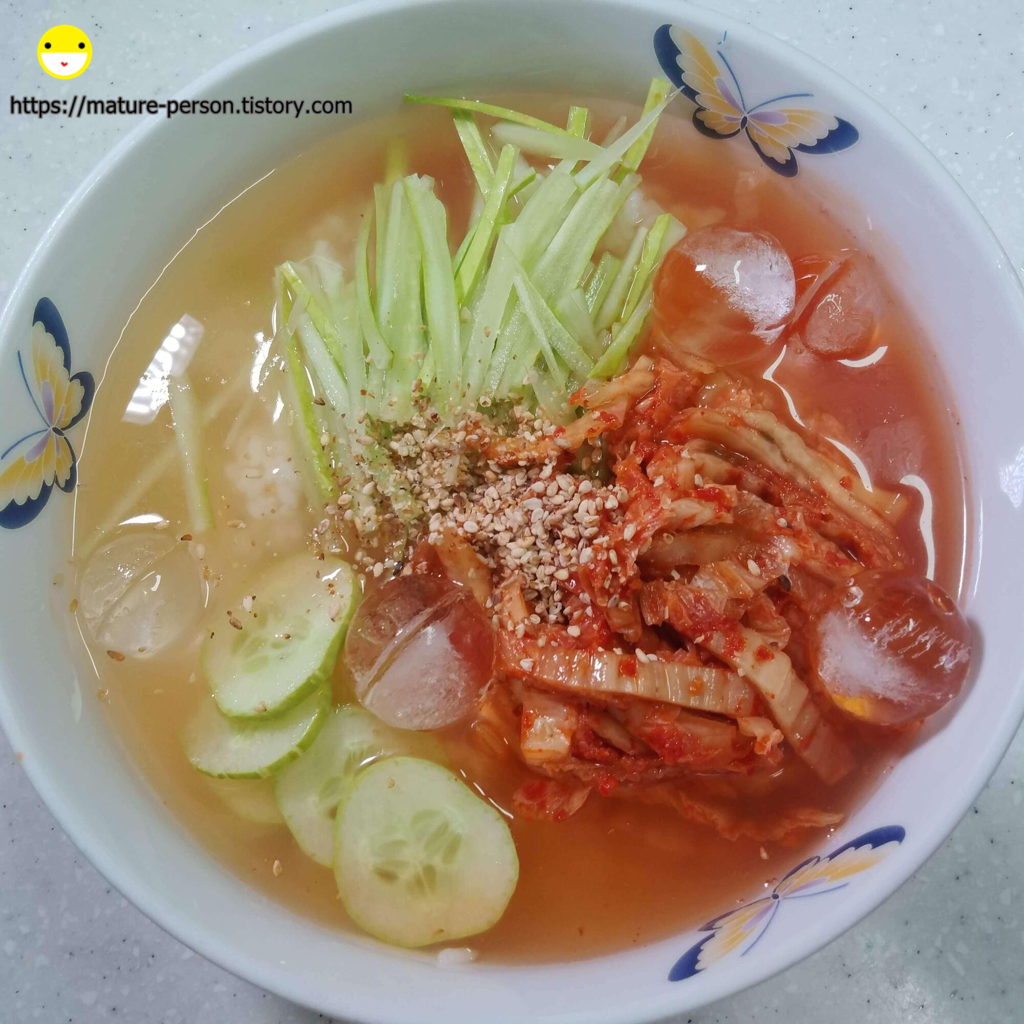  김치말이밥과  채소넣고 참치비빔밥