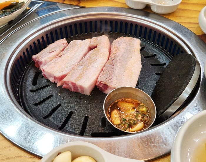 맛찬들왕소금구이-대전관평점-불판-사진