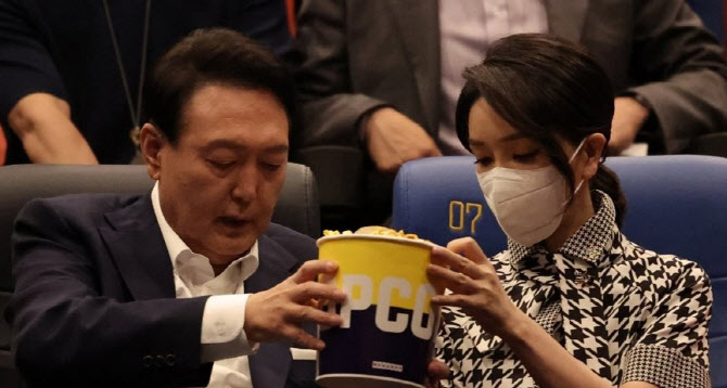  "450만원 식사비용 공개하라"..尹대통령실, 특활비 공개 거부
