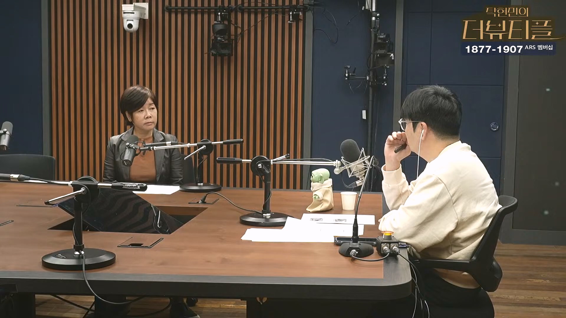 [#탁현민의더뷰티플] 진정한 예술가는 그 무엇도 경멸하지 않는다 ¦ 2024년 12월 27일 금요일 ¦ 다시 19회 (1080p_30fps_H264-128kbit_AAC).mp4_20241227_151508.295.jpg