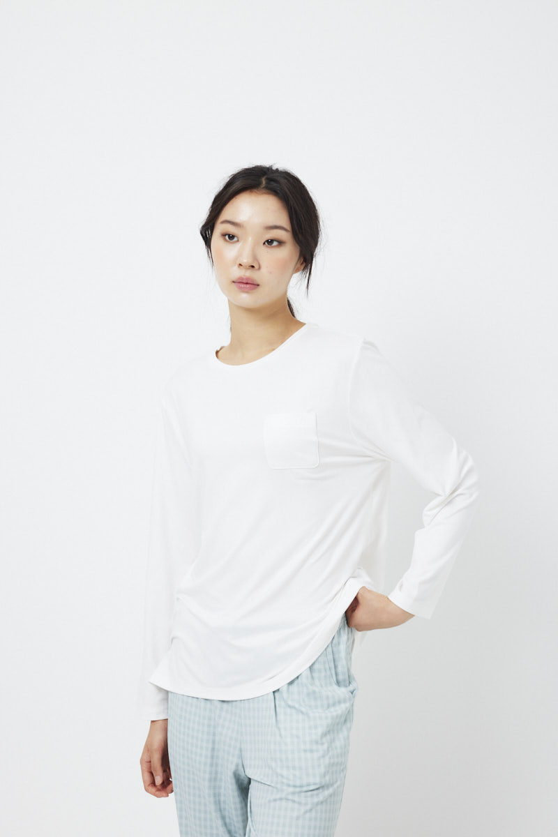 상의- 여 보드라운 피치스킨 긴팔 파자마 티셔츠, 하의- 여 보드라운 피치스킨 체크 10부 파자마 팬츠