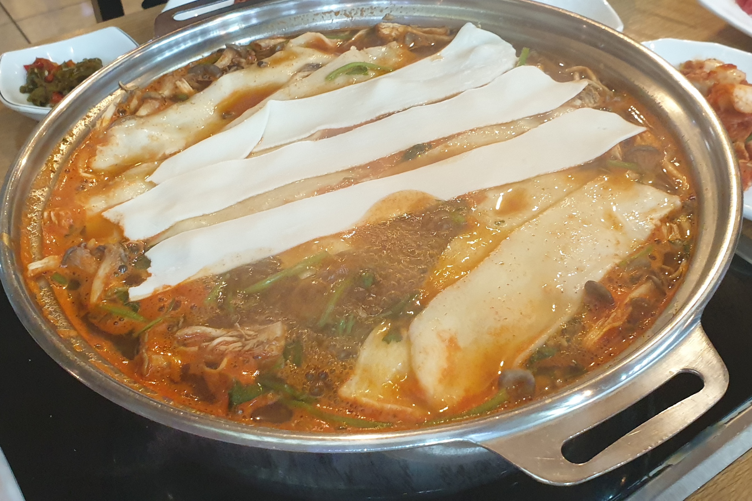 샤브손칼국수 이미지