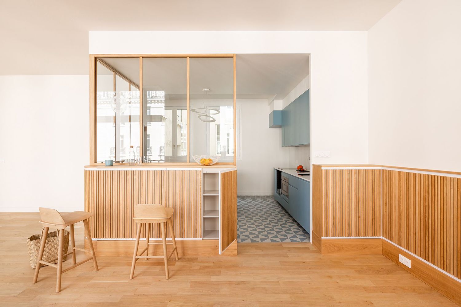  오래된 것과 새로운 디자인의 따뜻한 조화, 아파트 인테리어 <Triplex in Paris>