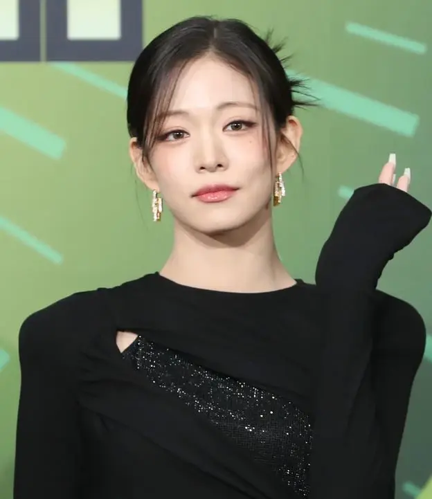  SNS에 흡연 인증한 걸그룹 프로미스 나인 멤버들 온라인서 확산 중
