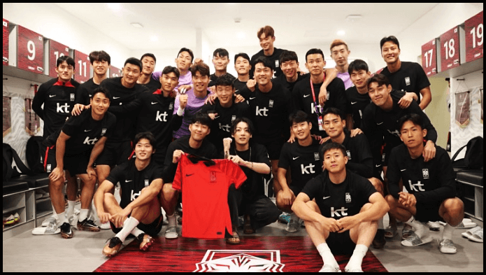  정국 카타르 월드컵 개막식 공연 축구대표팀 기념촬영