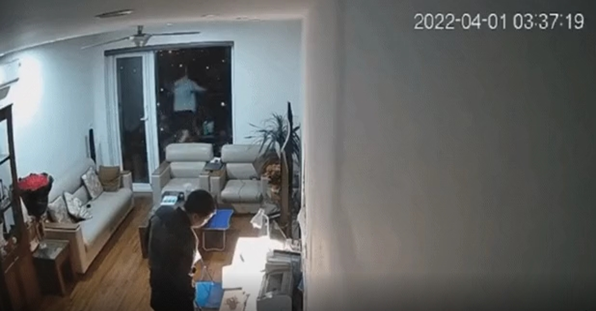  아빠가 보는 앞에서 투신한 아들..