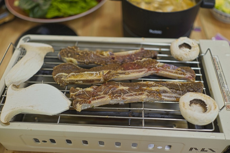 불판에 올려진 LA 갈비
