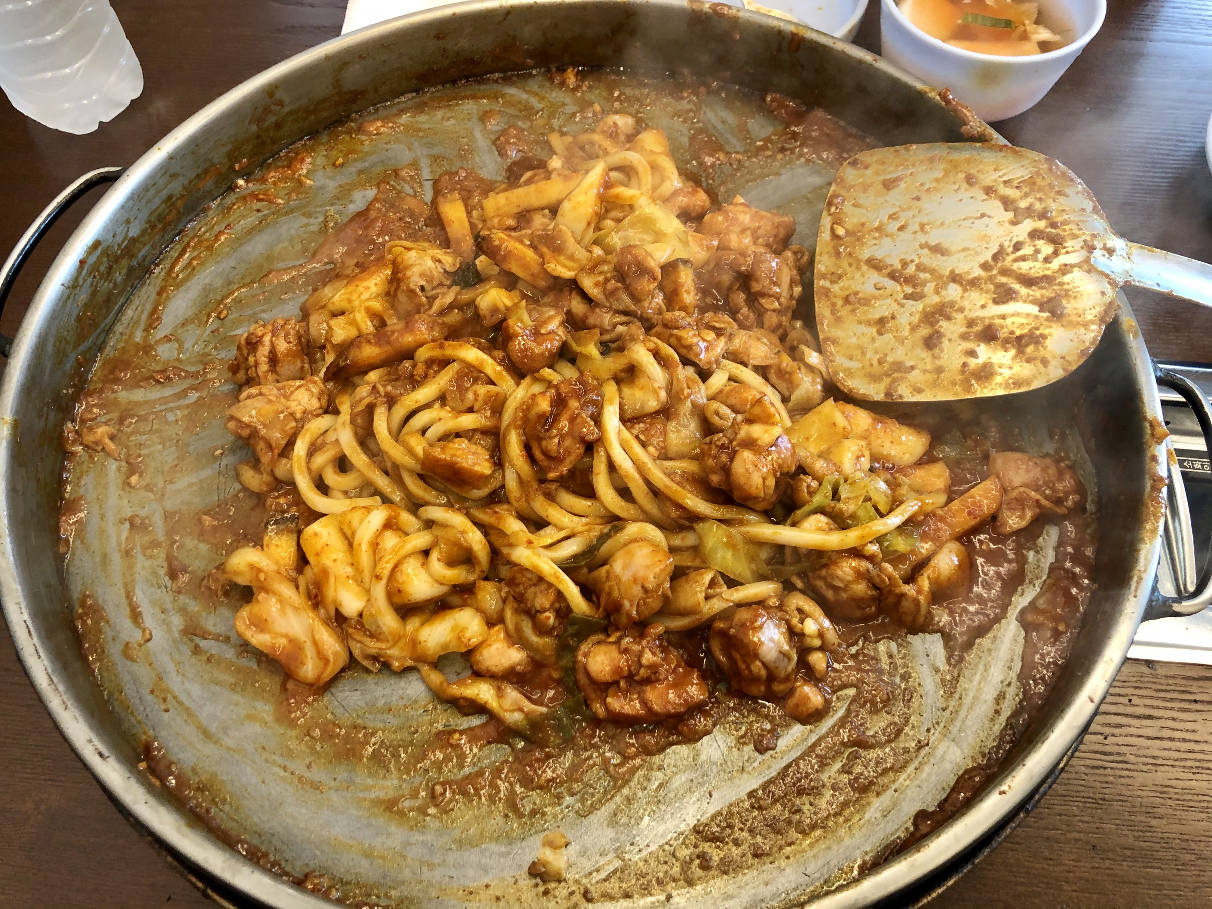  춘천닭갈비 통나무집 안정적인 서비스와 맛