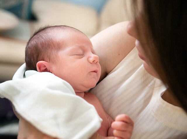 아기 배앓이의 원인과 대처방법