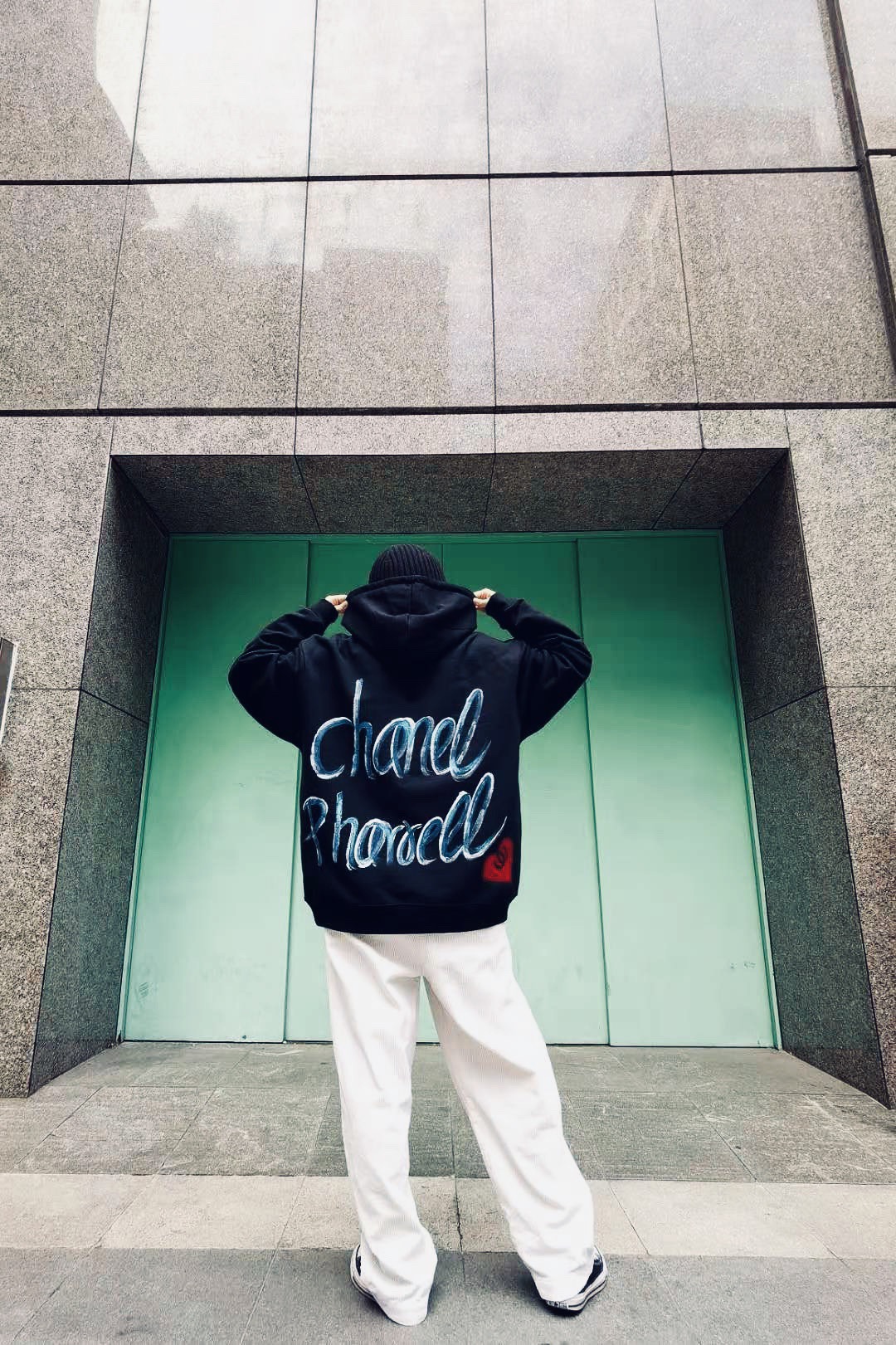  [CHANEL] 샤넬 VIP 핸드 페인팅 CC 로고 스웨트 셔츠 맨투맨 티셔츠
