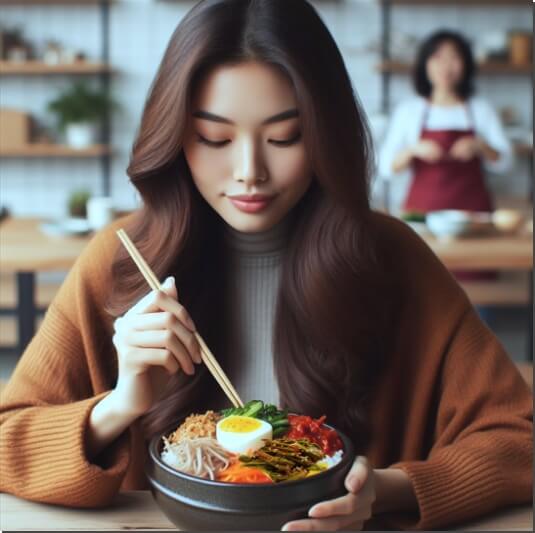 옻순 비빔밥 먹는 여성