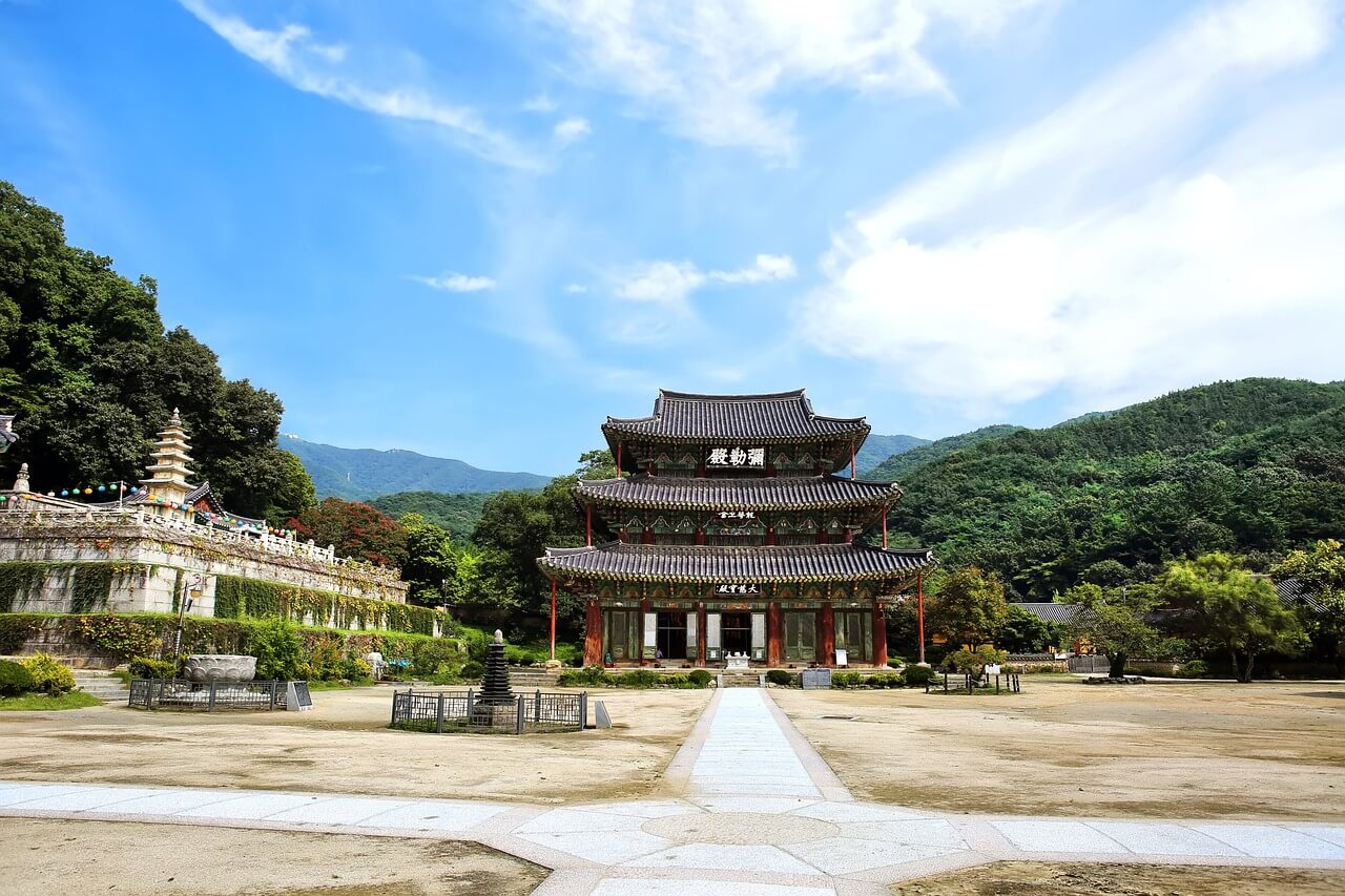 한국 사찰 명상과 정신건강: 현대인의 치유를 위한 전통적 방법