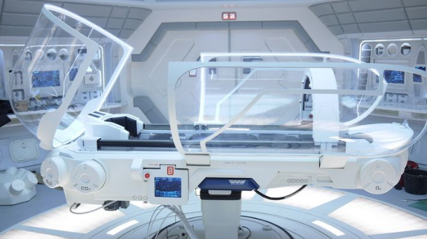 영화 프로메테우스의 의료로봇