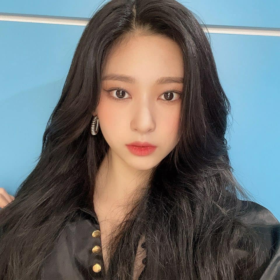  아이즈원 김민주 화려한 이목구비로 2021년 맞이해~~