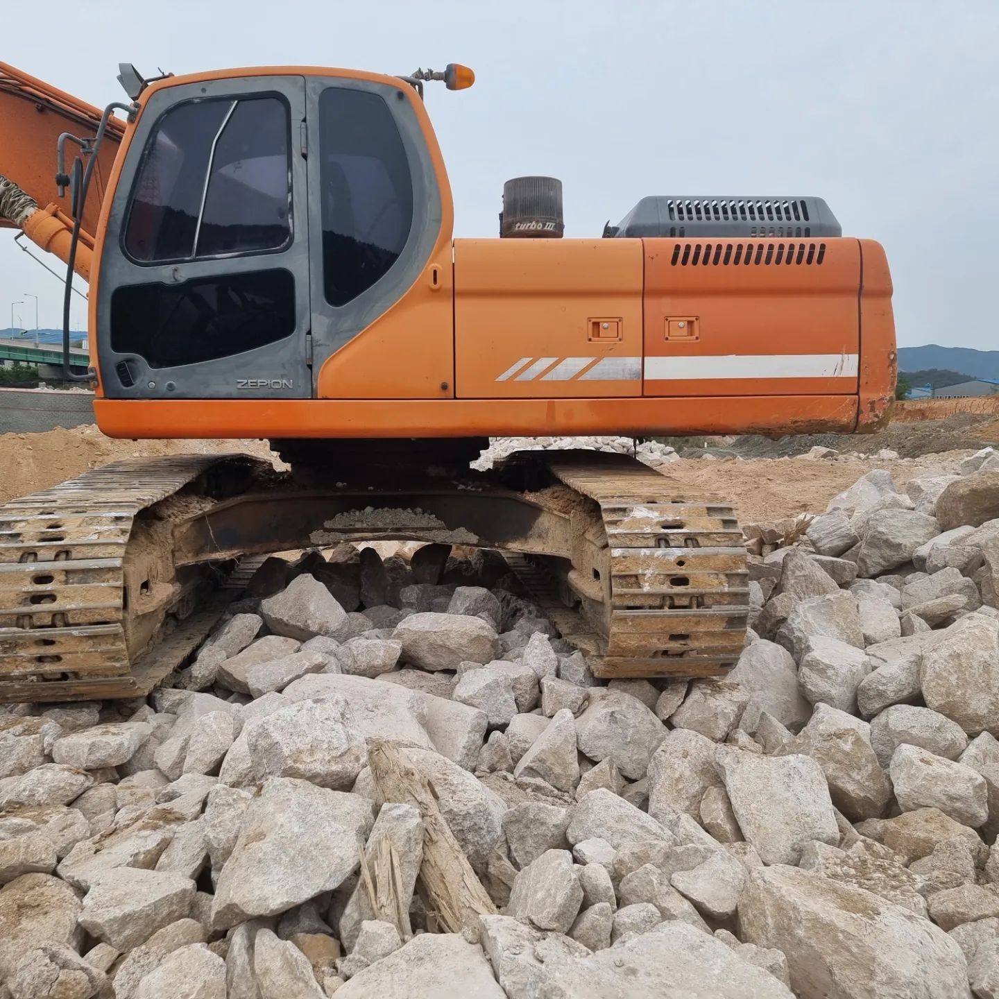  두산 DOOSAN  DX300LC 모델 2010년식 4800만원 판매합니다