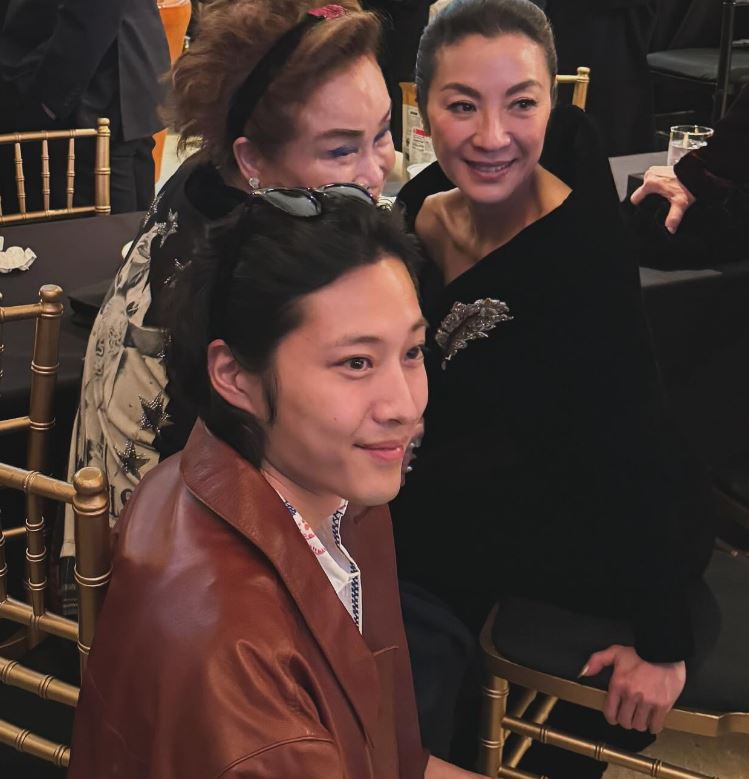 이종원 와인색 자켓 사진