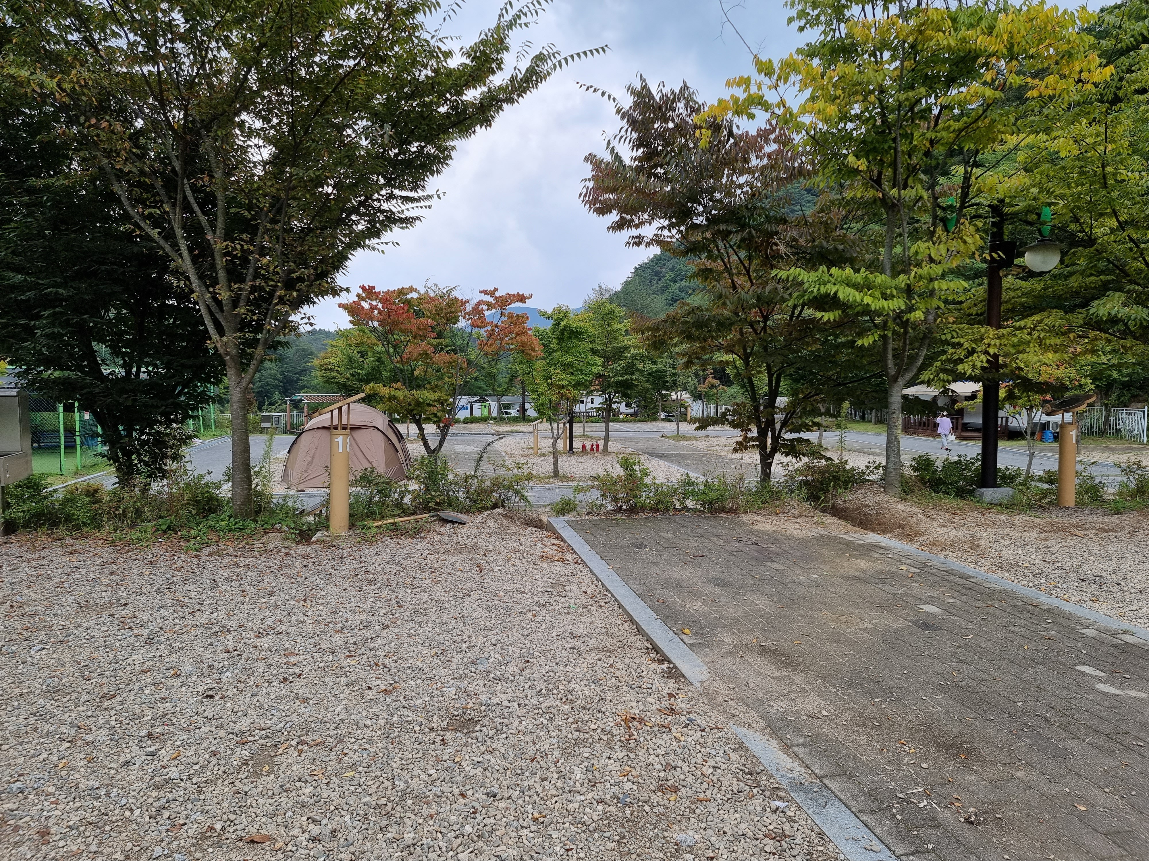 넓직한 청풍호 오토캠핑장 텐트싸이트