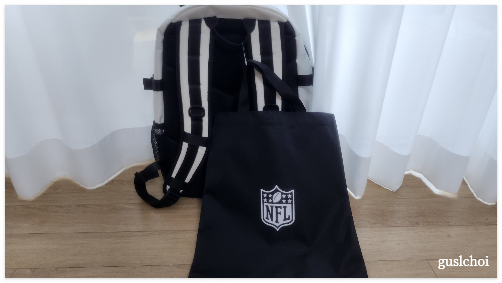 NFL 실드 메쉬 백팩의 후면 모습