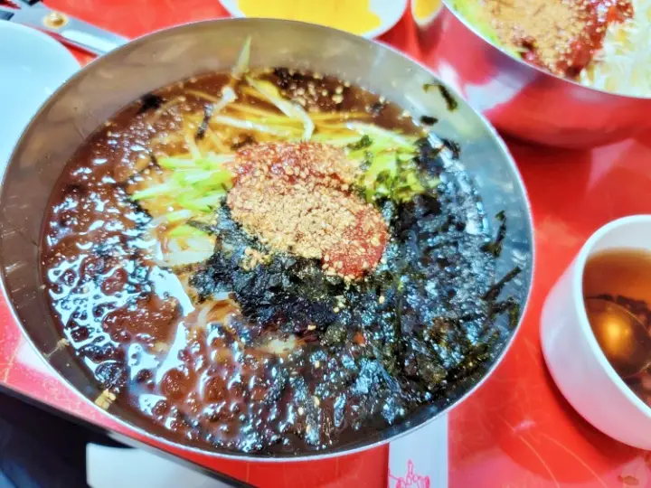 엄마는 슈퍼우먼 경주 40년 경력 노포 비빔쫄면 냉쫄면 온쫄면 쫄면 맛집