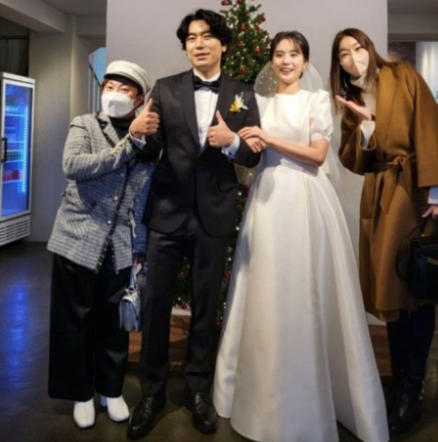  이시언 비공개 결혼식 속 박나래 기안84 등 '나혼산' 멤버 총출동