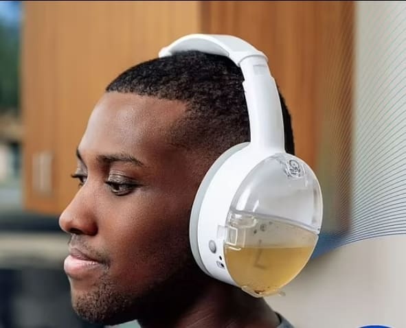 귀지를 자동으로 빼주는 &#39;헤드폰 타입 시스템&#39; VIDEO:Bizarre headphones promise to deep clean your ears in 35 secondsㅣ 귀 팔 때 면봉을 사용하면 안되는 이유