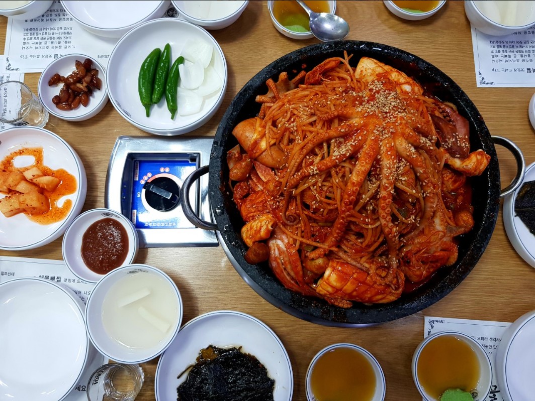 돌솟해물뼈찜 메뉴 이미지