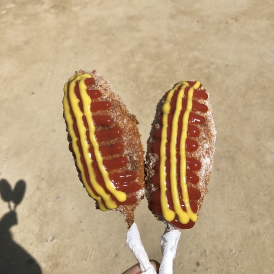  양평 인기 간식 ‘두물머리 연핫도그’ 솔직 리뷰 | 연잎으로 만든 반죽 | 두물머리에서 꼭 먹어야 하는 핫도그