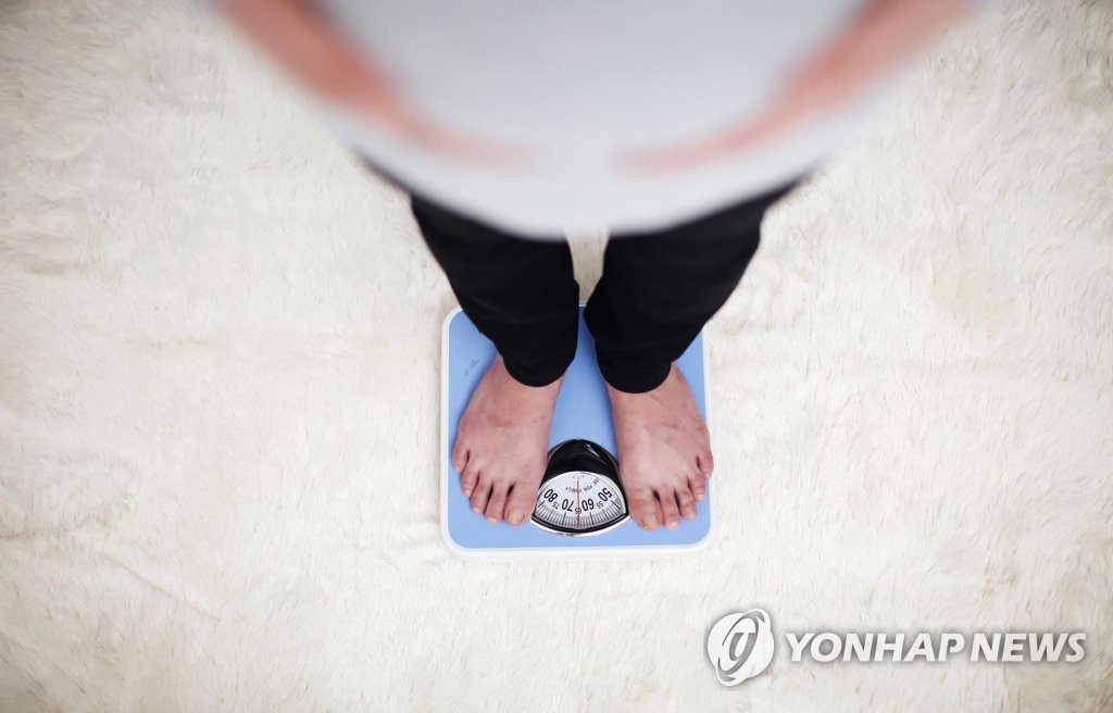  중국서 음식물쓰레기 줄이려 체중계 갖다놓은 식당 결국 사과