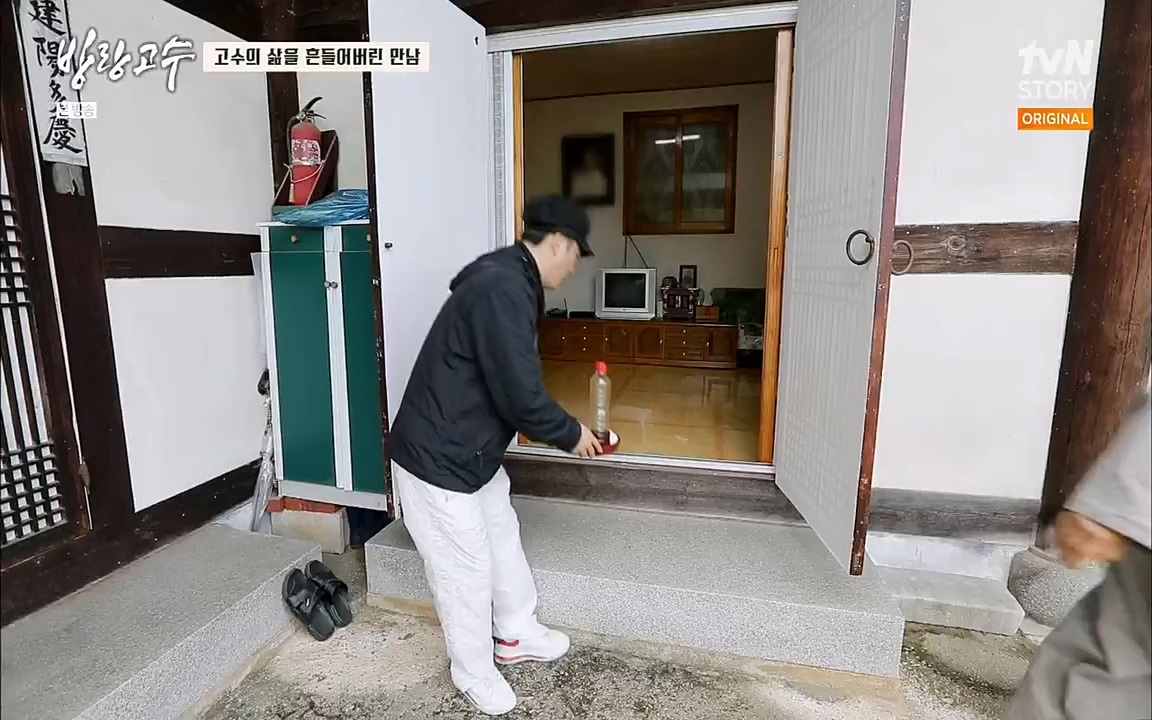방랑고수.E05.220427p.H264-F1RST.mp4_20220428_191351.799.jpg
