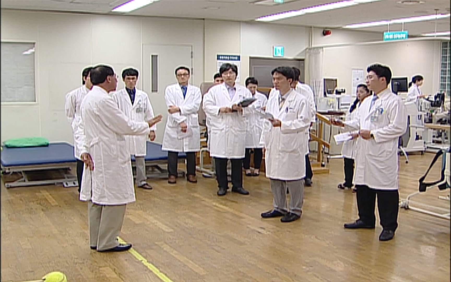 EBS 명의 헬스케어 - TV - 교육의 중심 EBS50대의 공포, 오십견 - 재활의학과 전문의 이강우 교수.mp4_20220913_202318.030.jpg