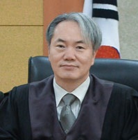 이승한 판사 이미지