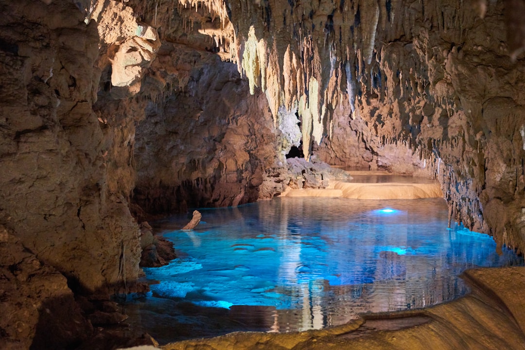 'cave'