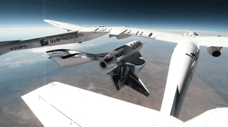 버진 갤럭틱 2차 테스트 비행 사진, 모선 비행기에서 우주선이 분리되어 우주로 날아가기 직전 사진