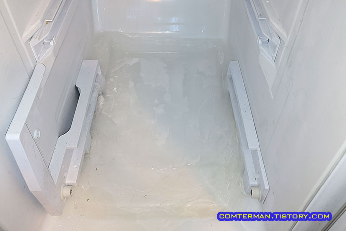 냉장고 냉동실 바닥 얼음
