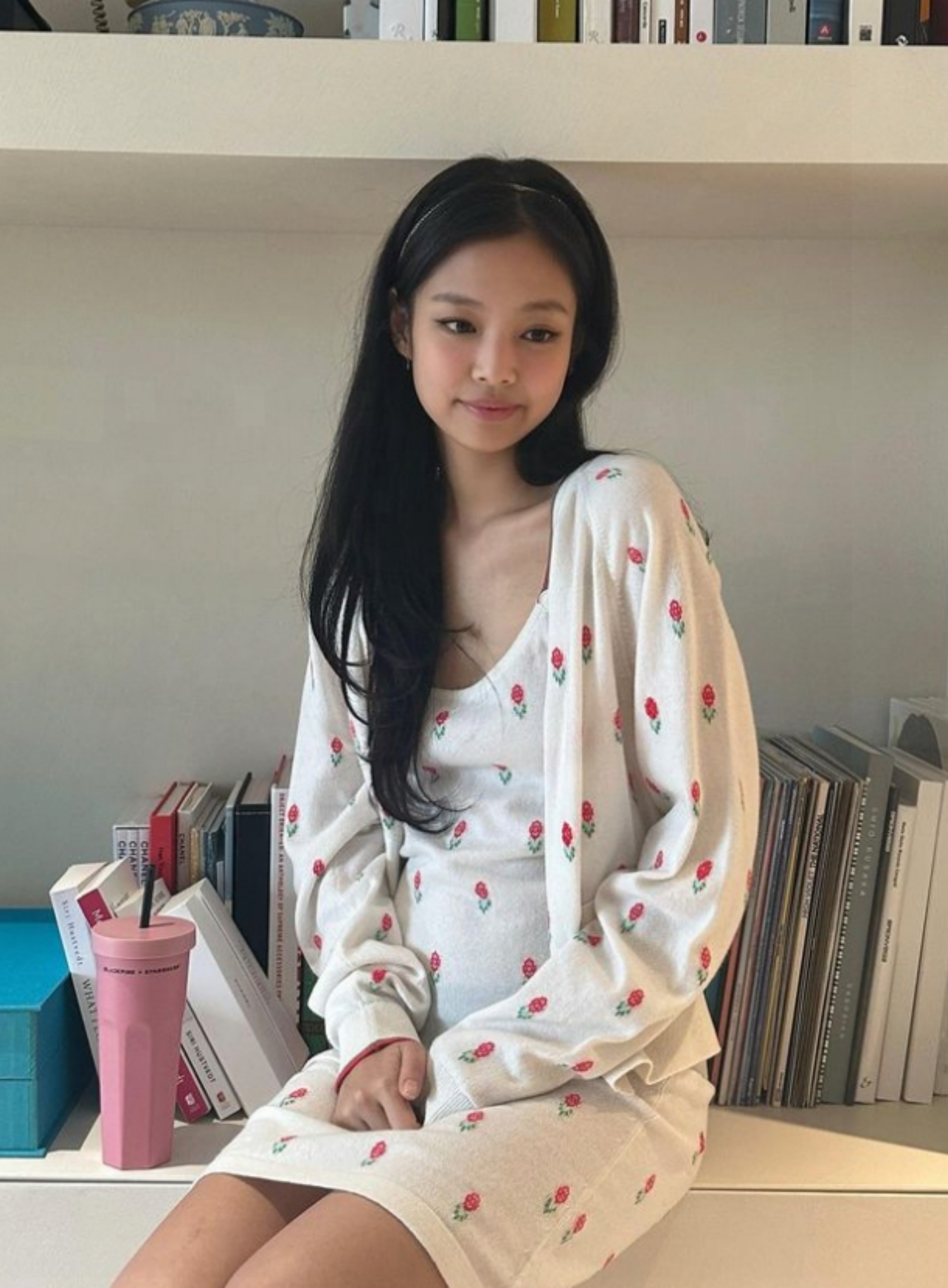  블랙핑크 제니 패션 꽃무늬 원피스 여름 가디건 하이틴 스타 감성