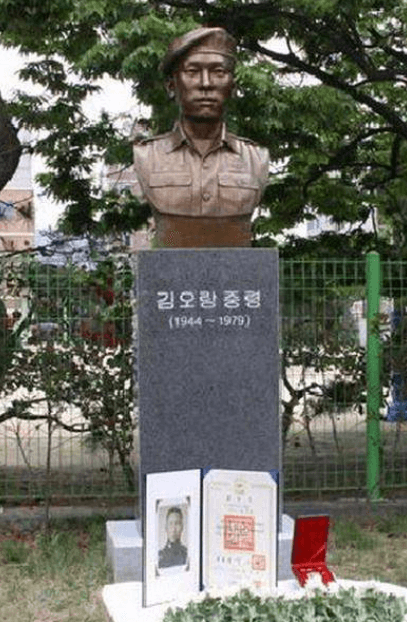 영화 서울의 봄에서 정해인이 연기한 김오랑 중령