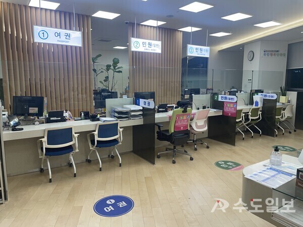 충남유리 이미지