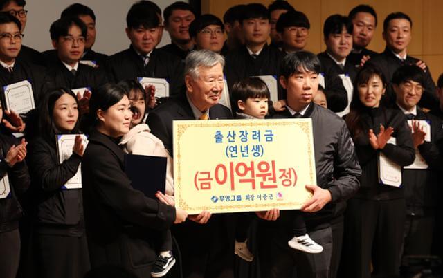 직원복지 부영그룹 신생아 출산장려금 1억원 지급