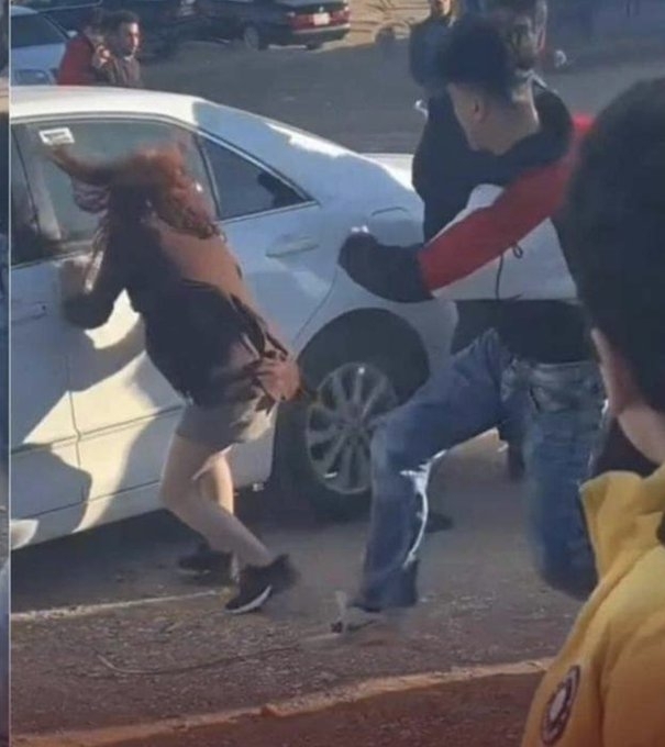복장이 야하다는 이유로 수백명 남성에게 둘러싸여 집단폭행당한 10대 여학생이 실제로 입은 옷(+실제영상)