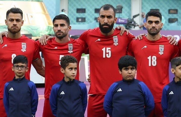 이란 축구대표 국가제창 거부 사진