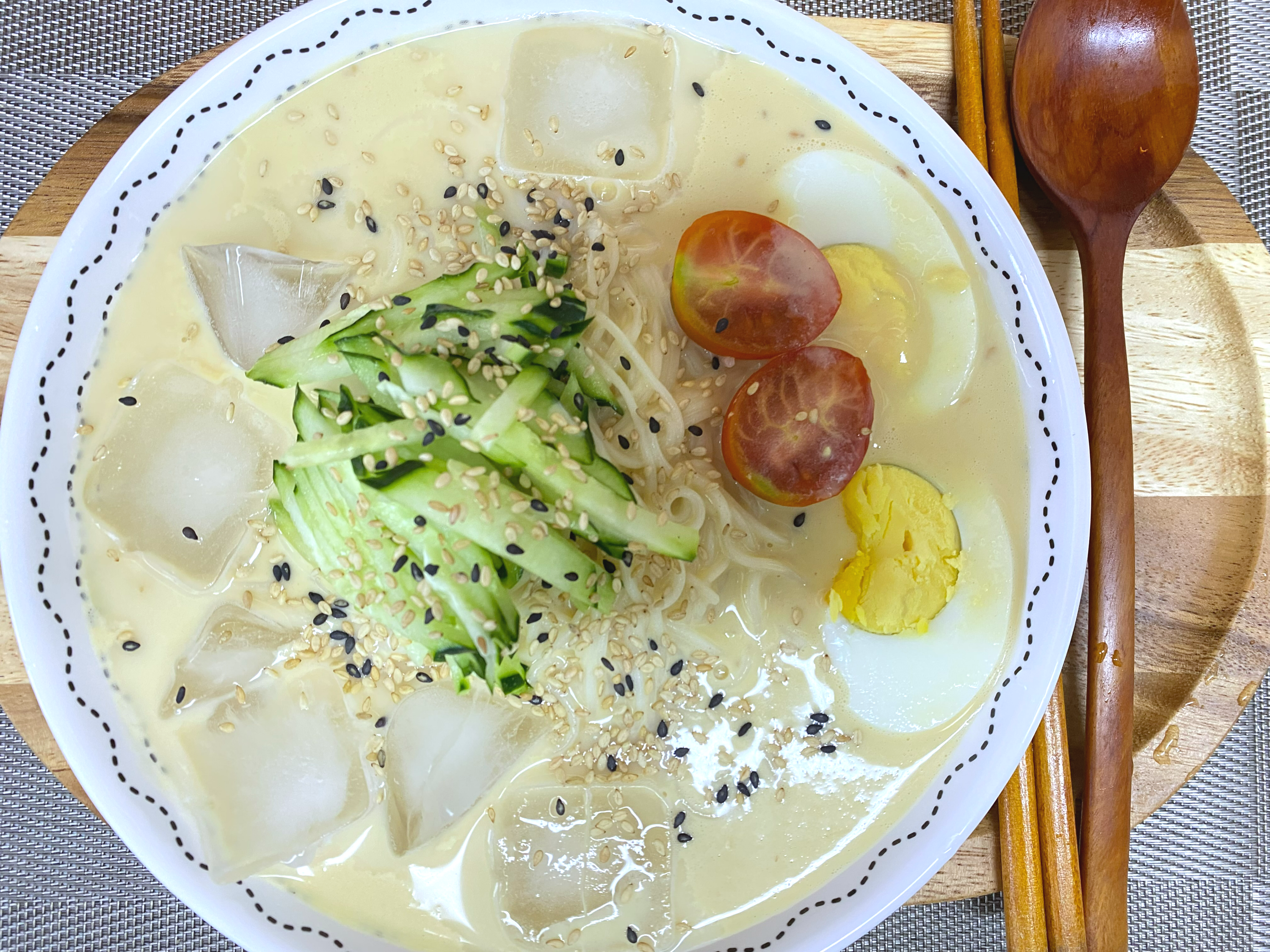콩국수 고명올려 완성