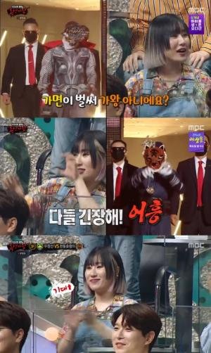  '복면가왕' 요아리, 가왕 빈대떡 신사 무대에 "이게 노래고 음악이지" 감탄사...